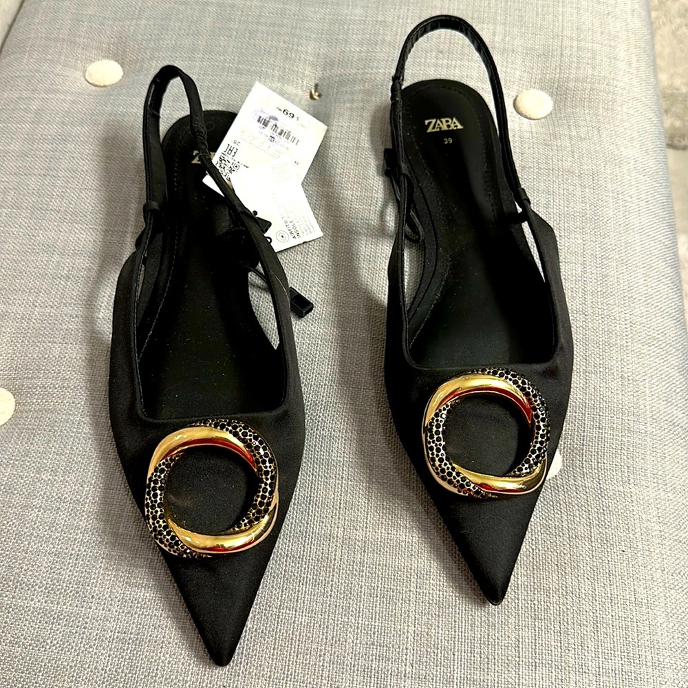 Zara flats 🖤